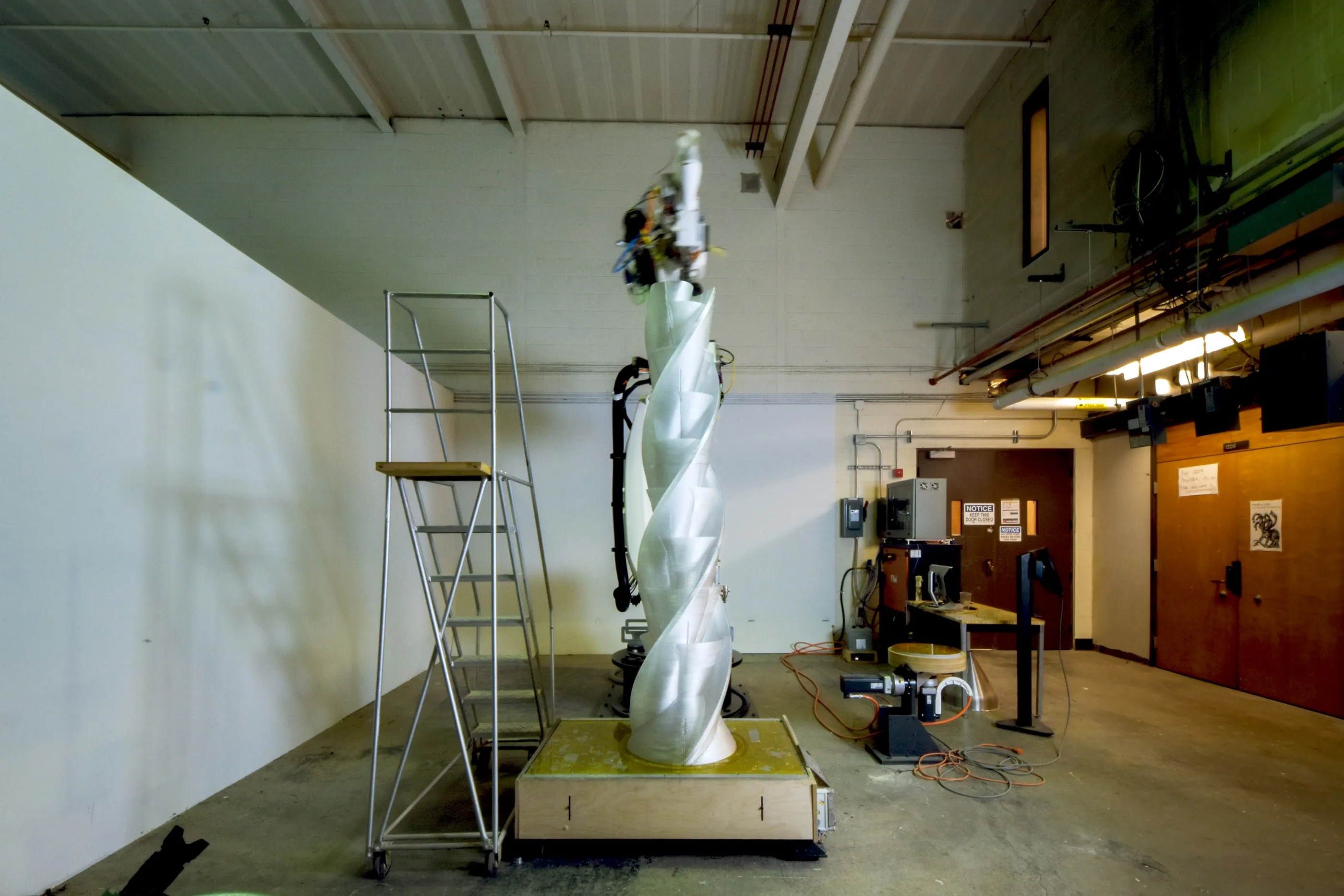 The KUKA robot printing the tower in the lab